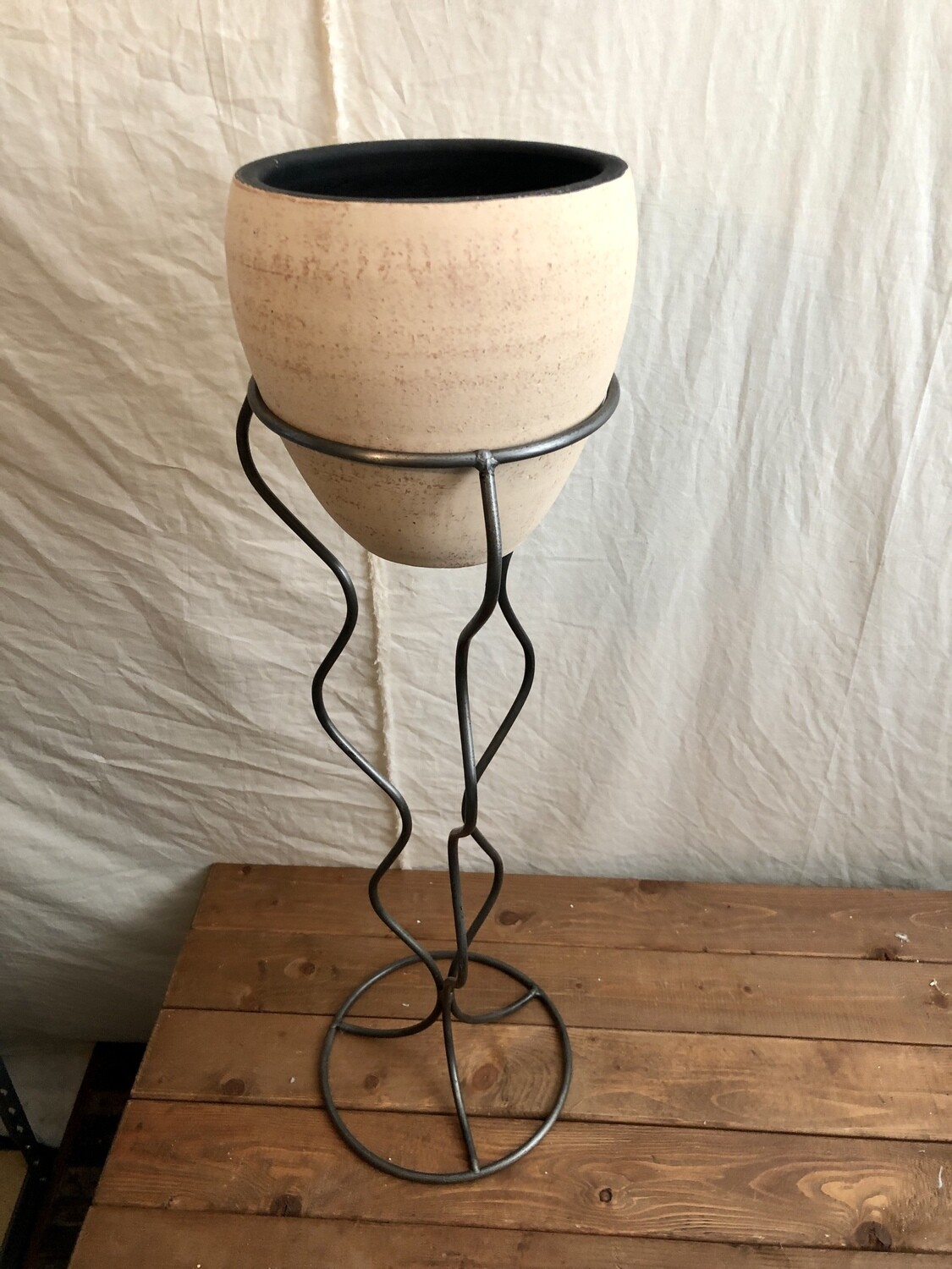 Ivory & Black Clay Pot w/Wire Curvy Base Sm Ivory & Black Clay Pot w/Wire Curvy Base Sm