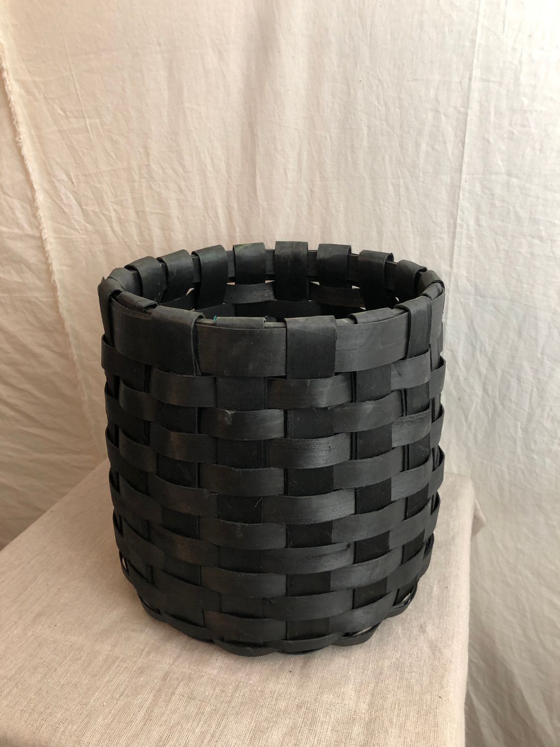 Round Black Chipwood Basket -Sm Round Black Chipwood Basket -Sm