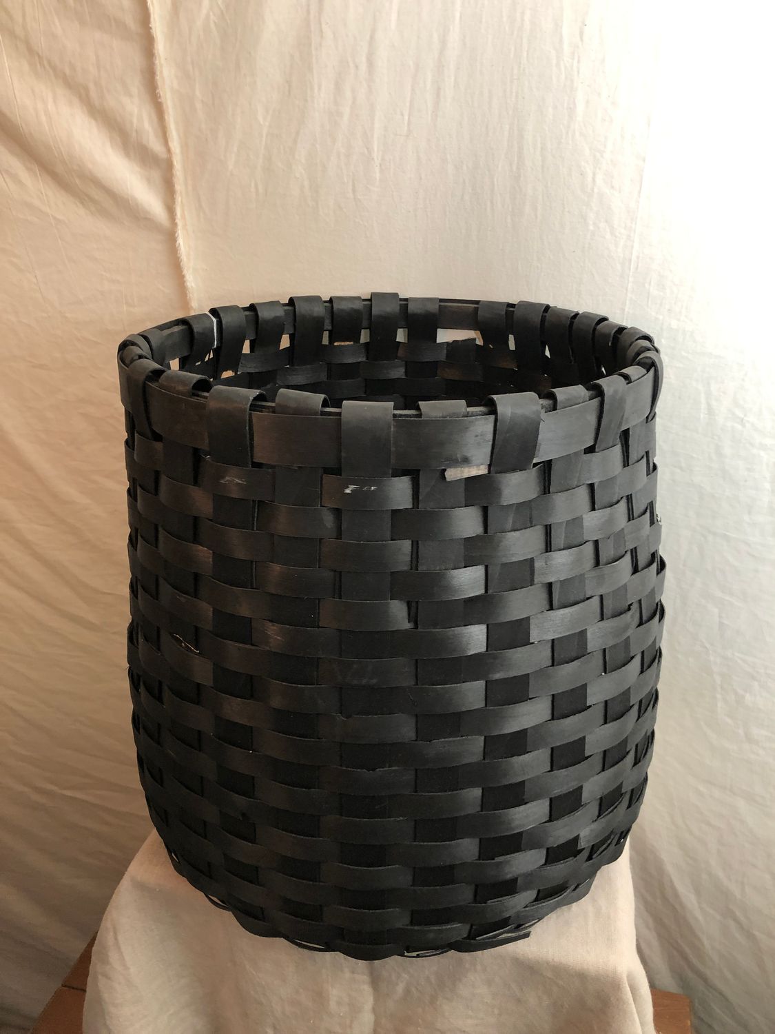 Round Black Chipwood Basket -Lg Round Black Chipwood Basket -Lg