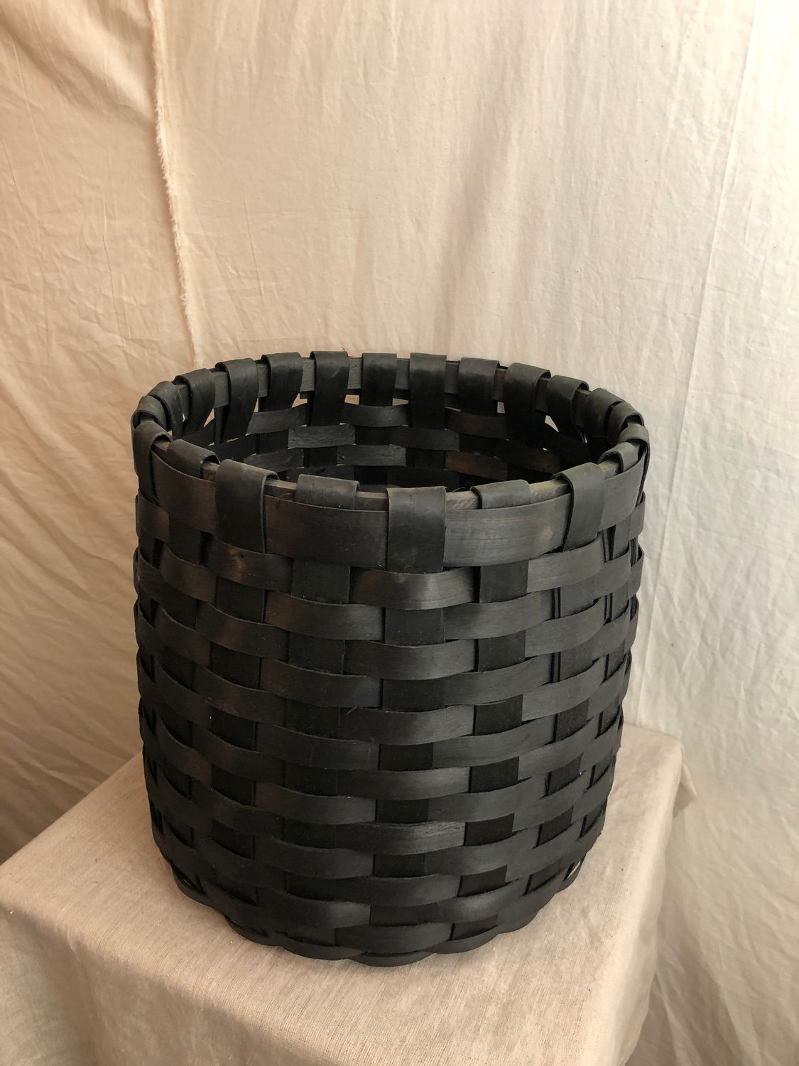 Round Black Chipwood Basket -Med Round Black Chipwood Basket -Med
