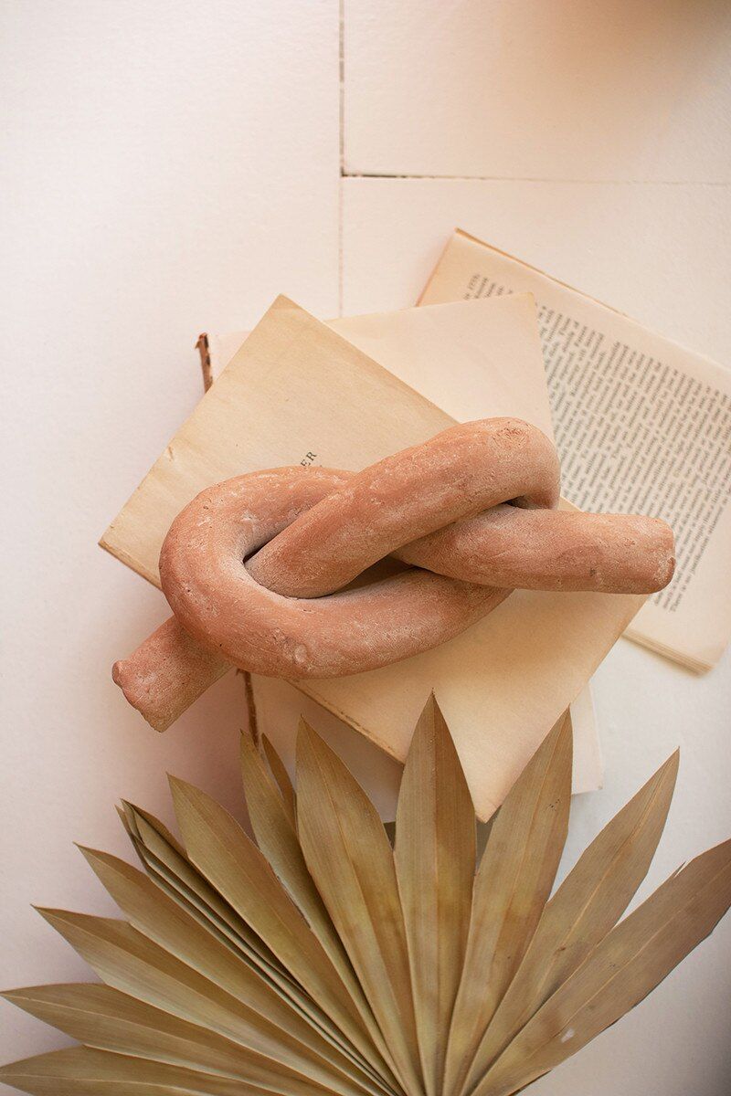 White-Wash Clay Knot White-Wash Clay Knot