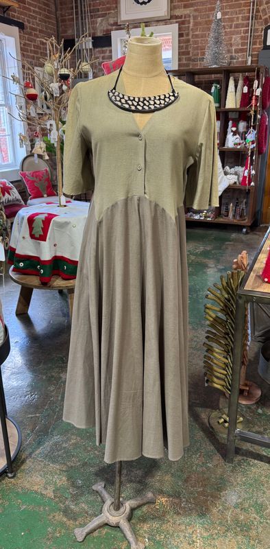 Short-Sleeve Two-Toned Dress w/Pockets OSFM - Sienna Short-Sleeve Two-Toned Dress w/Pockets OSFM - Sienna