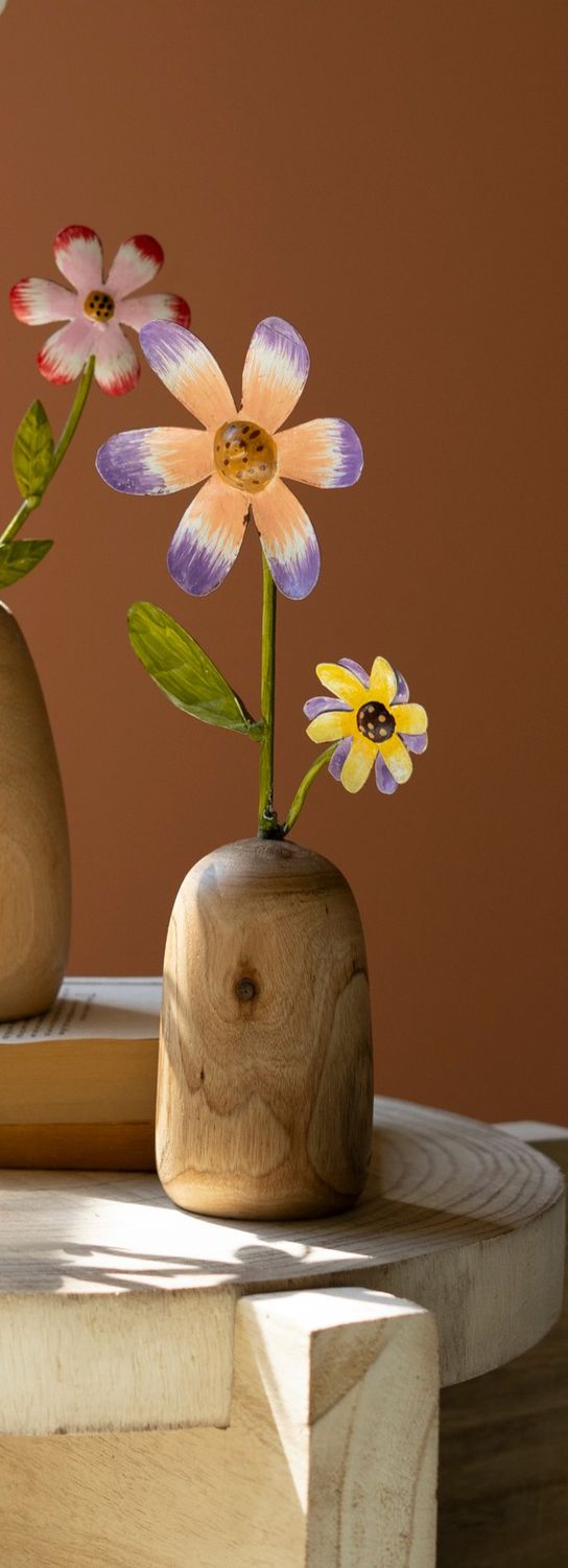 Painted Metal Flower w/Wooden Base Med Painted Metal Flower w/Wooden Base Med