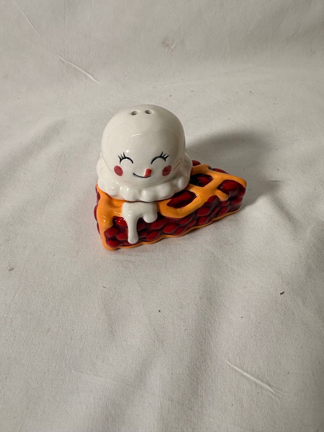 Magnetic Salt &amp; Pepper Shakers - Icecream &amp; Pie