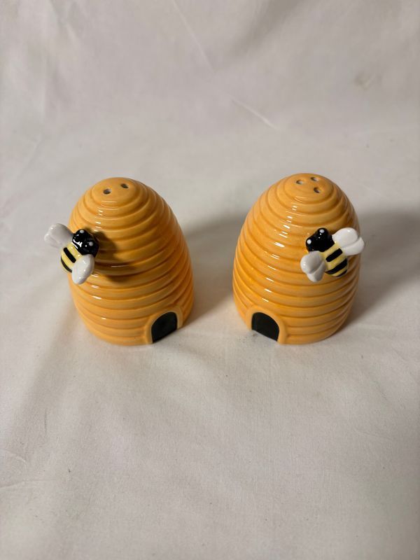 Bee Skep Salt &amp; Pepper Shakers