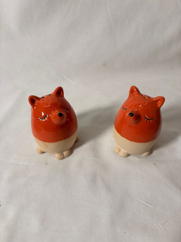 Ceramic Fox Salt & Pepper Shakers Ceramic Fox Salt & Pepper Shakers