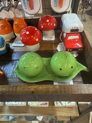 Peas in a Pod Salt &amp; Pepper Shakers