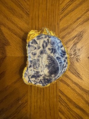 Oyster Shell Dish - Rabbit