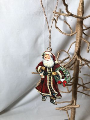 Metal Vintage Santa w/Wreath Ornament