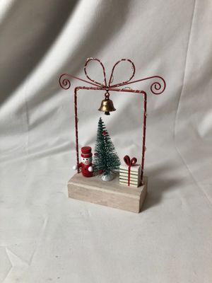 Light-Up Gift Box Scene w/Snowman