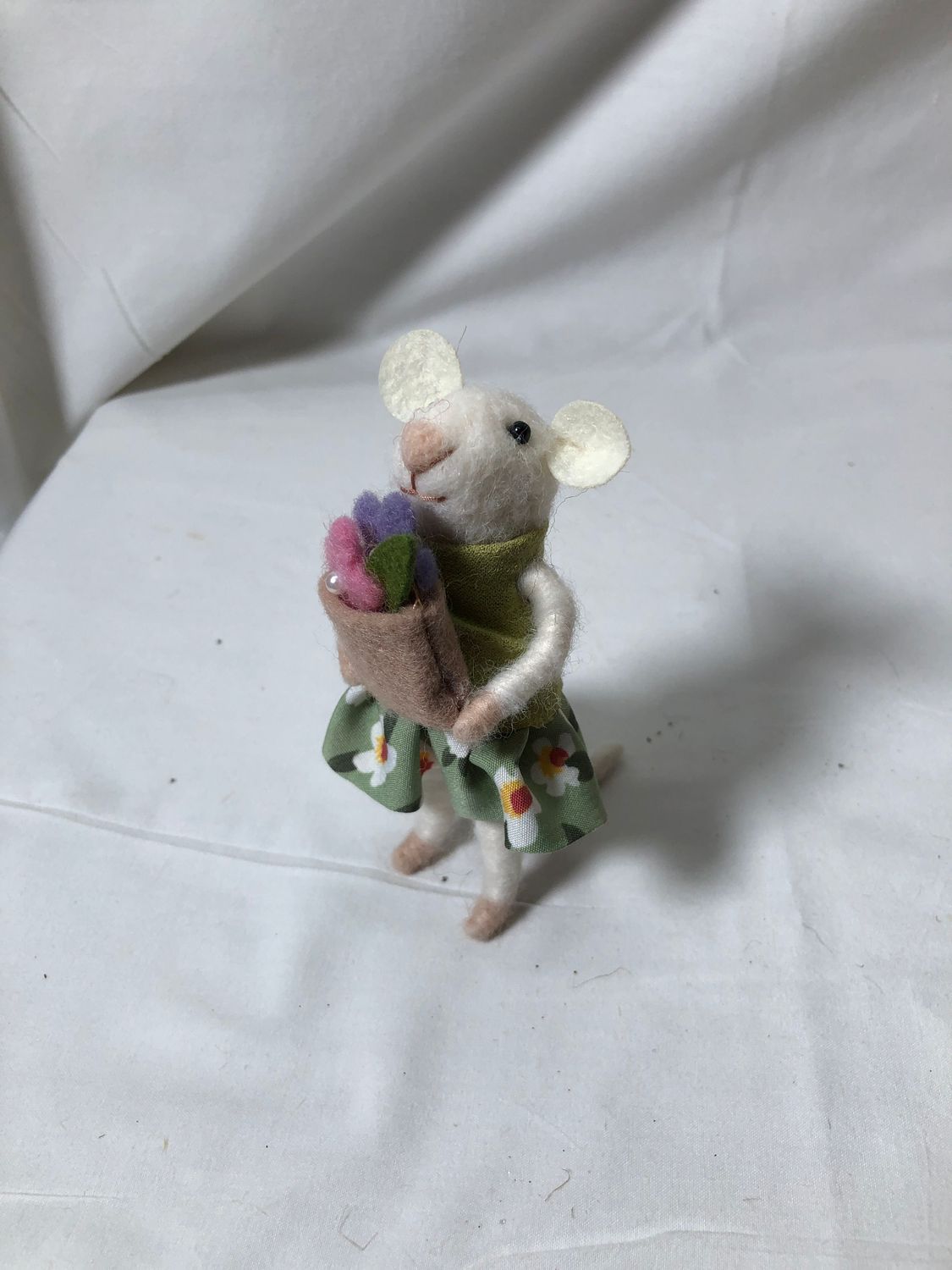Felt Mouse w/Basket &amp; Green Dress