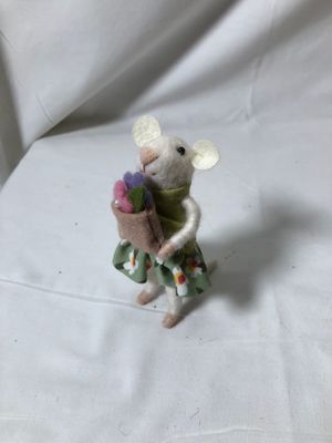 Felt Mouse w/Basket &amp; Green Dress