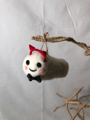 Felt White Ghost w/Bow Ornament Felt White Ghost w/Bow Ornament