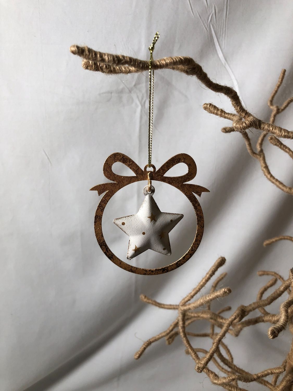 Metal Gold &amp; White Star Ornament