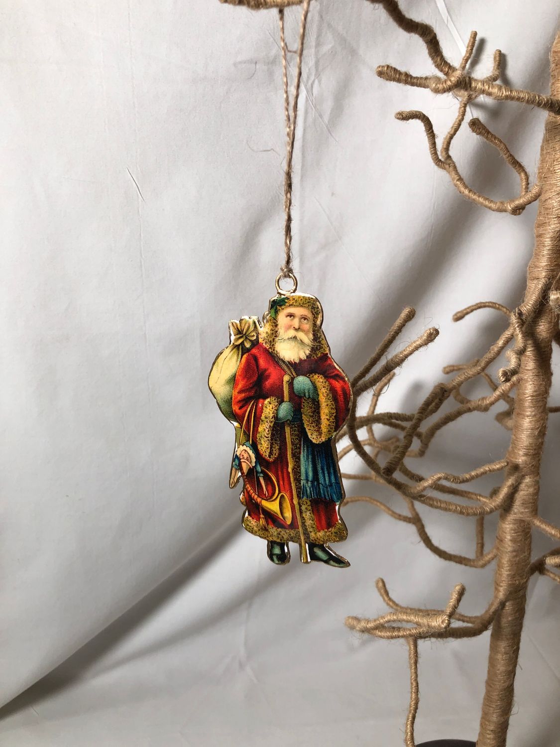 Metal Vintage Santa w/Gifts II