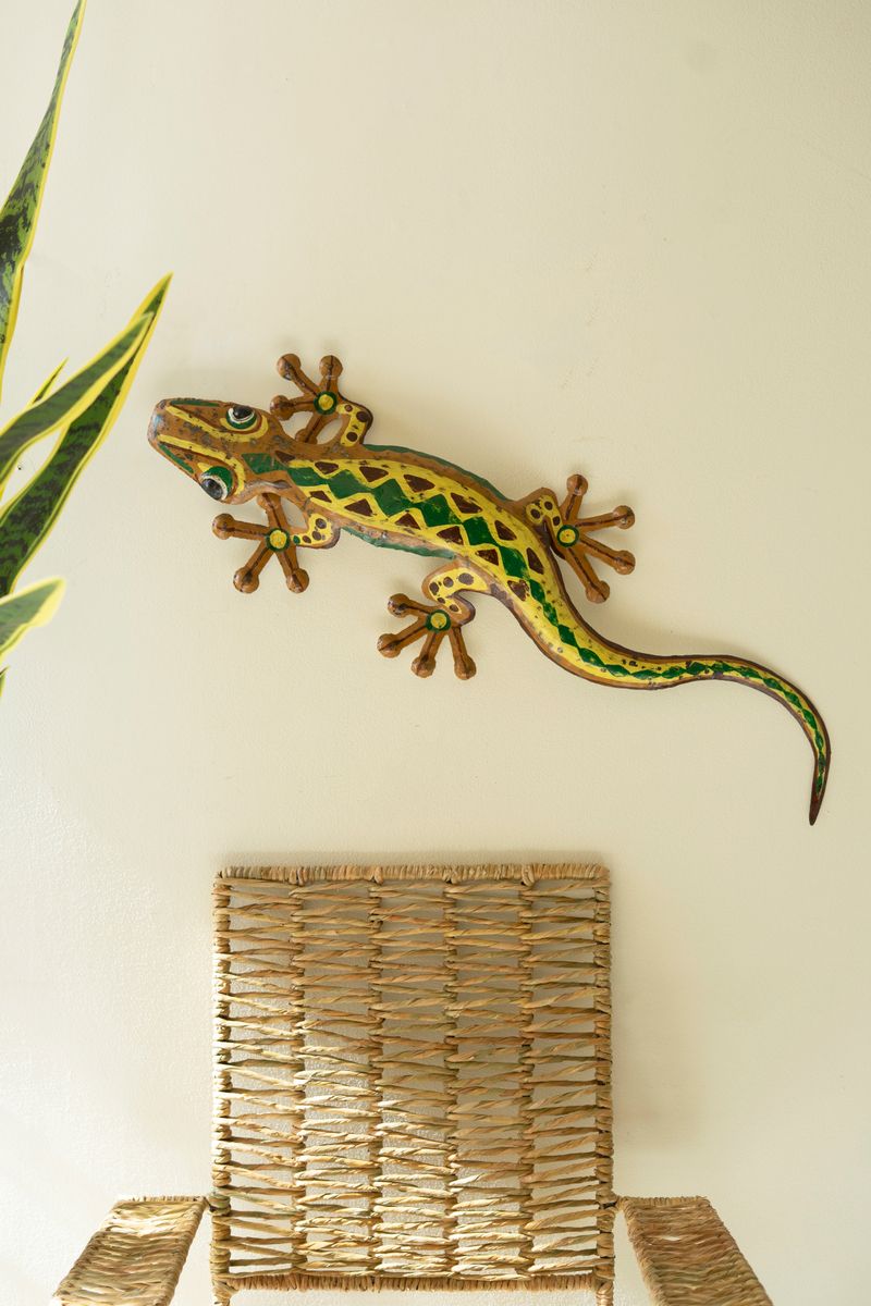 Hand Hammered Recycled Painted Metal Gecko Wall Hanging Hand Hammered Recycled Painted Metal Gecko Wall Hanging