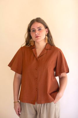 Short-Sleeve Button-Front Blouse w/Collar / Cinnamon