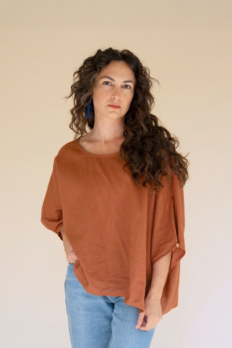 Short-Sleeve Blouse w/Button Detail on Sleeves / Cinnamon