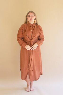 Long-Sleeve Button-Front Dress w/Front-Tie Detail / Cinnamon