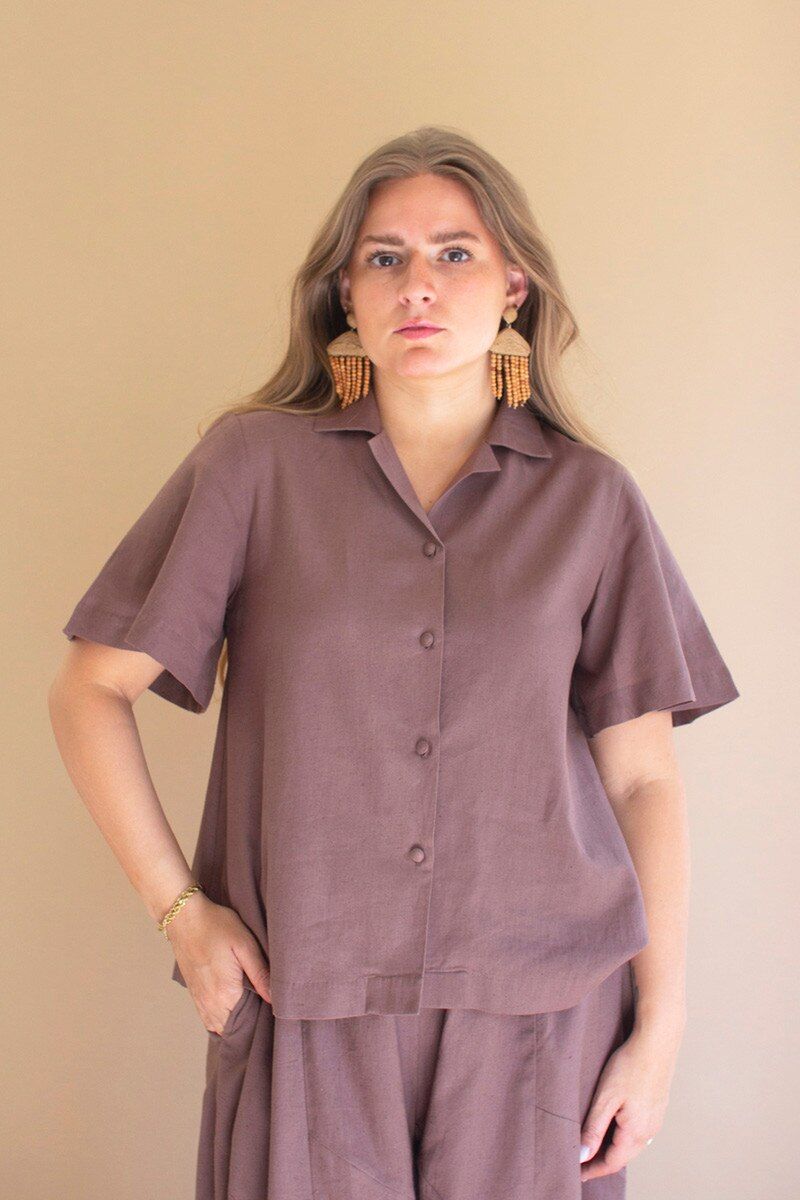 Short-Sleeve Button-Front Blouse w/Collar / Mulberry