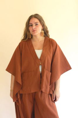 Winged-Sleeve Kimono w/Front Pockets and Button / Cinnamon