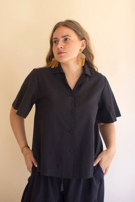 Short-Sleeve Button-Front Blouse w/Collar / Midnight
