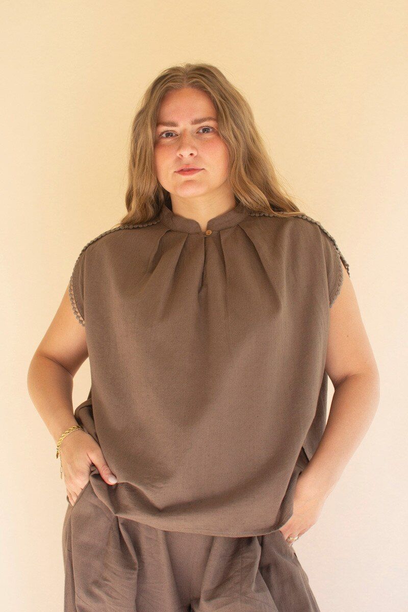 High-Neck Shortsleeve Blouse w/Flat Pom-Pom Lace Detail / Oregano