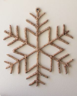 Woven Seagrass and Iron Snowflake - Sm Woven Seagrass and Iron Snowflake - Sm