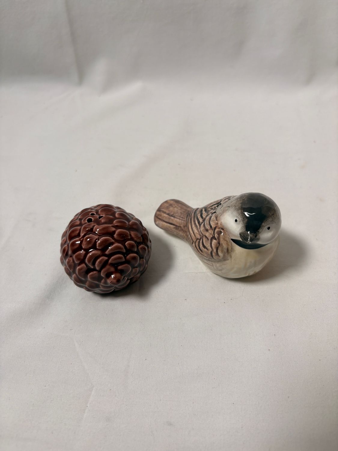 Ceramic Winter Bird/Pinecone Salt & Pepper Shakers Ceramic Winter Bird/Pinecone Salt & Pepper Shakers