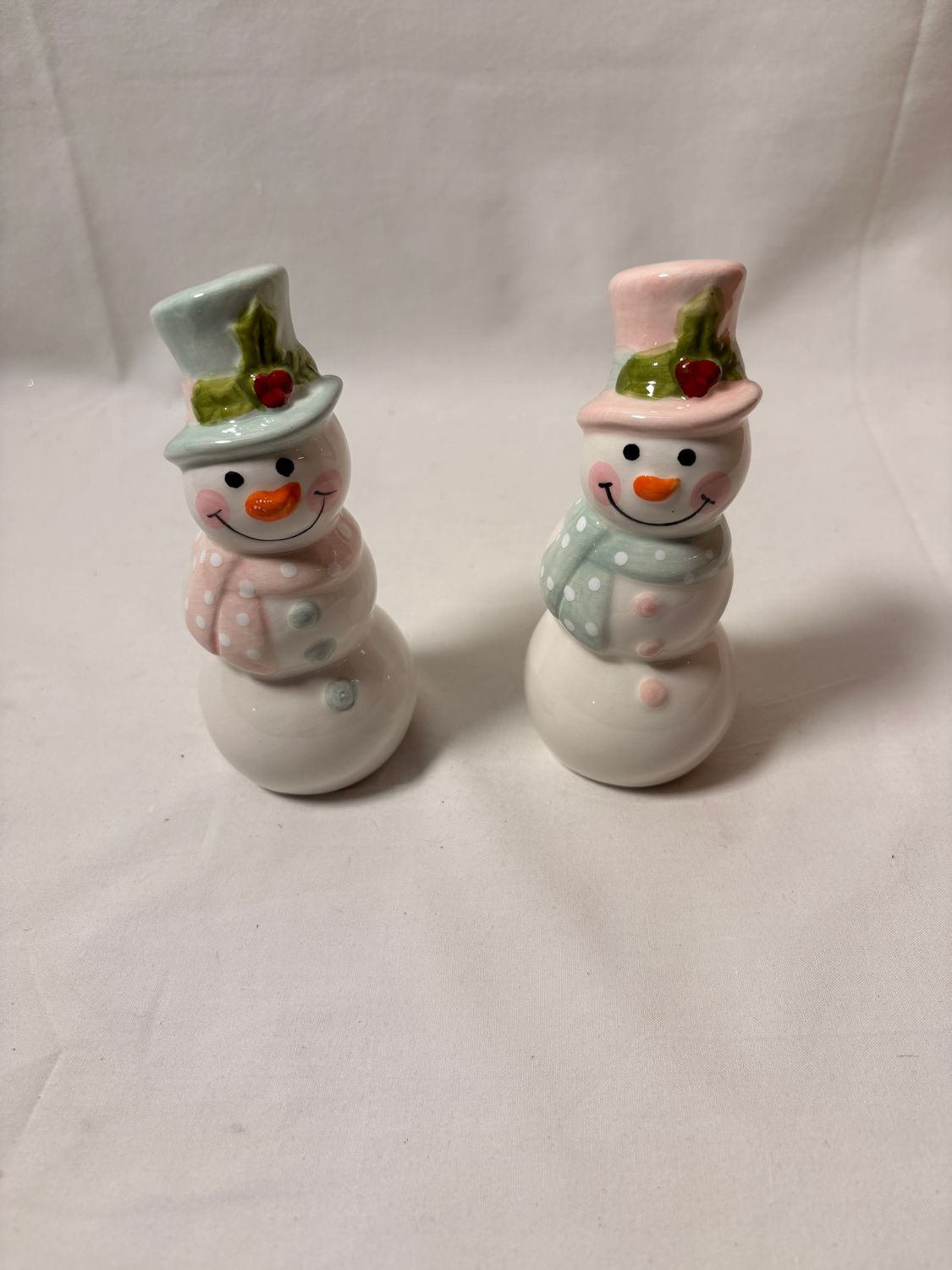 Snowman Blue/Pink Salt & Pepper Shakers Snowman Blue/Pink Salt & Pepper Shakers
