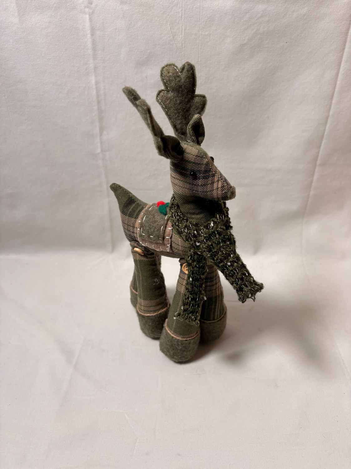 Country Button Deer - Plaid Country Button Deer - Plaid