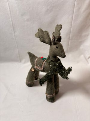 Country Button Deer - Green Country Button Deer - Green