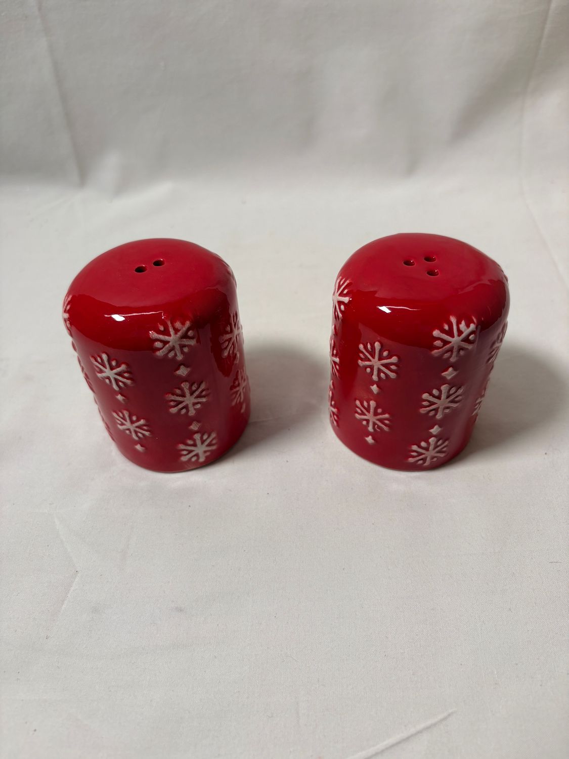 Red Snowflake Salt & Pepper Shakers Red Snowflake Salt & Pepper Shakers