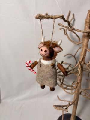 Mrs. Cow w/Candy Cane Ornament