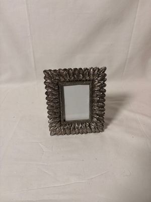 Antq Silver Resin Feather Frame 3.5 x 4.5 Antq Silver Resin Feather Frame 3.5 x 4.5