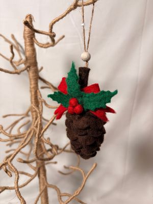 Felt Pinecone w/Mistletoe Ornament Felt Pinecone w/Mistletoe Ornament