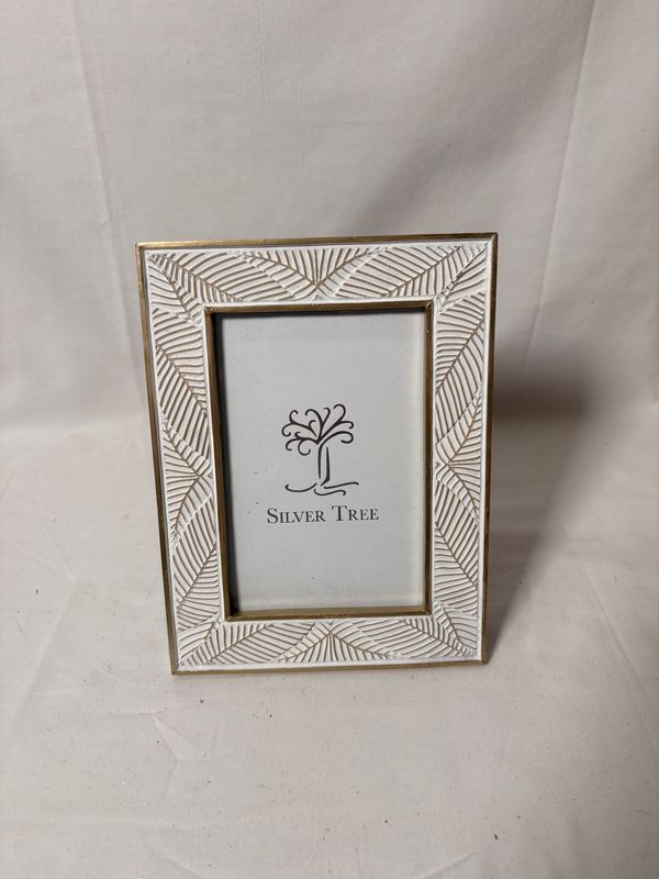 Leaf Pattern White/Gold Frame 4x6 Leaf Pattern White/Gold Frame 4x6