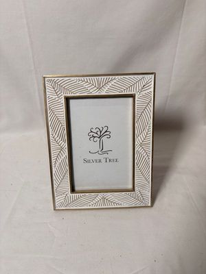 Leaf Pattern White/Gold Frame 4x6 Leaf Pattern White/Gold Frame 4x6