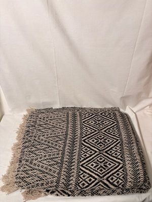 Diamond Pattern Woven Throw - Black & White Diamond Pattern Woven Throw - Black & White