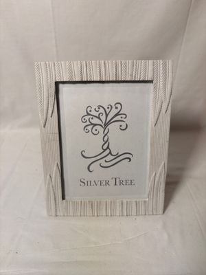 White Leaf Stone Frame 7.5 x 5.5 White Leaf Stone Frame 7.5 x 5.5