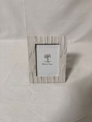 White Leaf Stone Frame 3.5 x 2.5 White Leaf Stone Frame 3.5 x 2.5