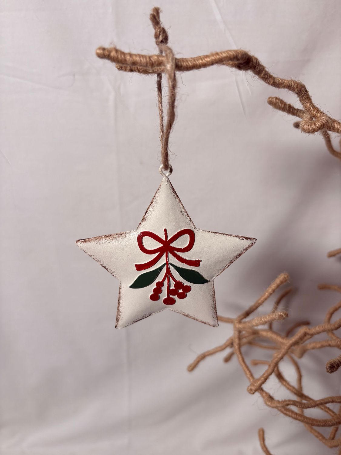 Metal Star w/Mistletoe Ornament Metal Star w/Mistletoe Ornament