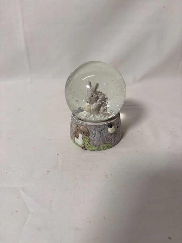 Winter Rabbit w/Mushroom Snow Globe Winter Rabbit w/Mushroom Snow Globe