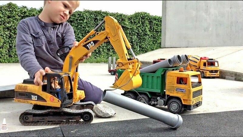 2484 Bruder CAT Excavator