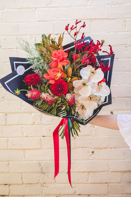 FLORIST CHOICE: Christmas arrangement- Please order by Friday 19/12