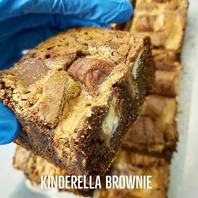 Kinder Brownies (18 pieces)