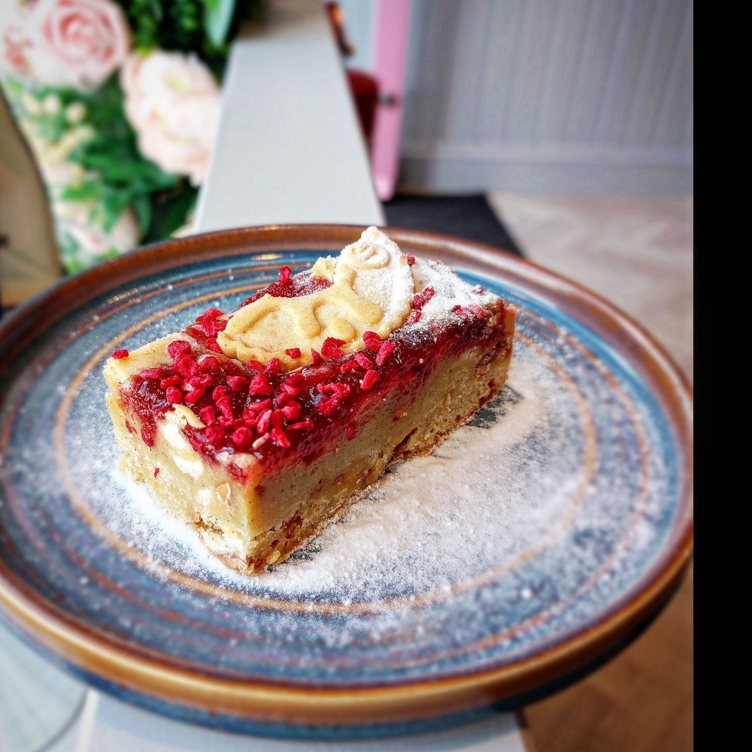 Vegan Jammie Dodger Blondies (12 pieces)