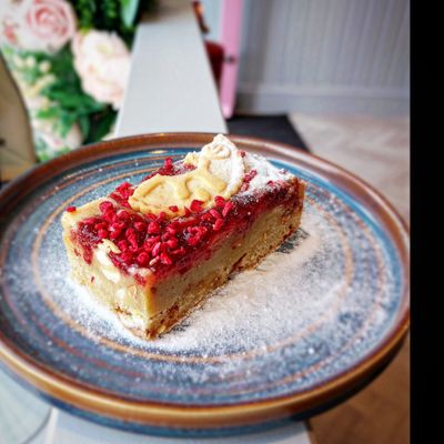Vegan Jammie Dodger Blondies (12 pieces)