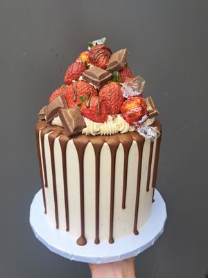 Berry Overload Cake 
