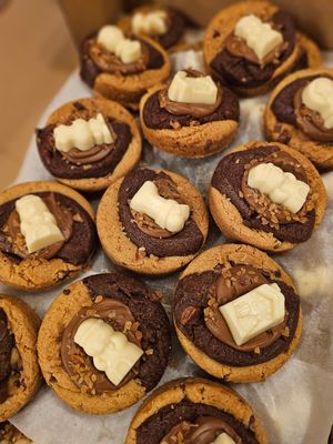 Choc Duo Caramel Bomb Cookies (12 portions)